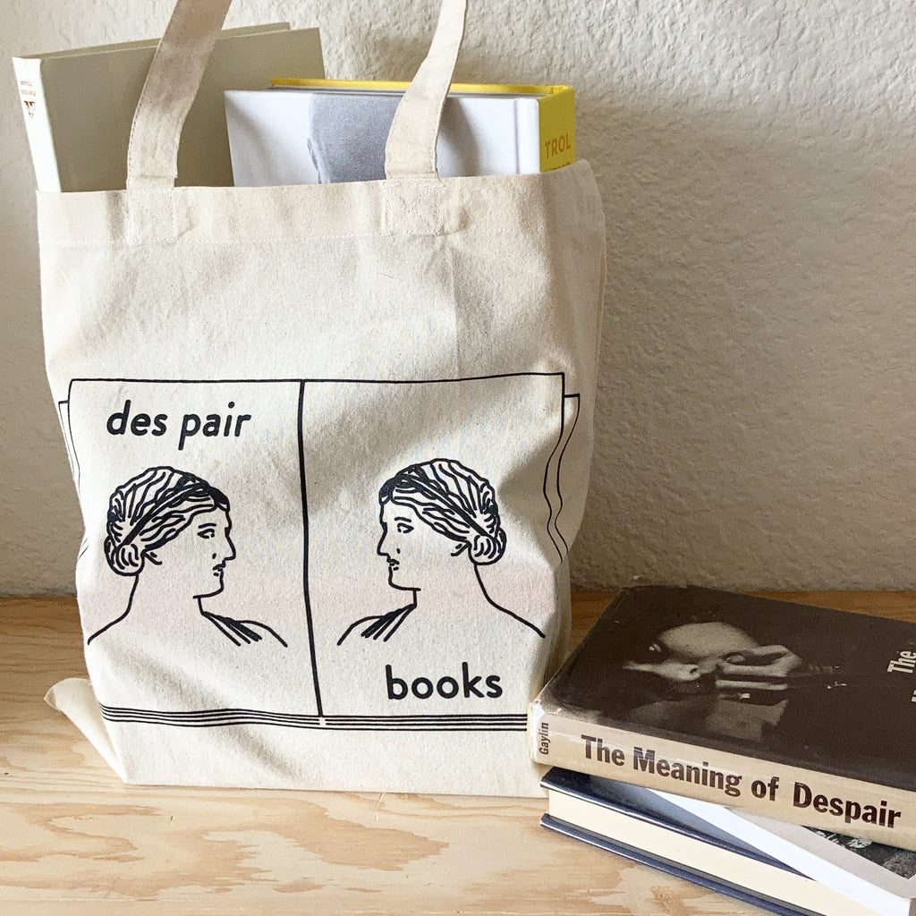des pair books Tote Bag